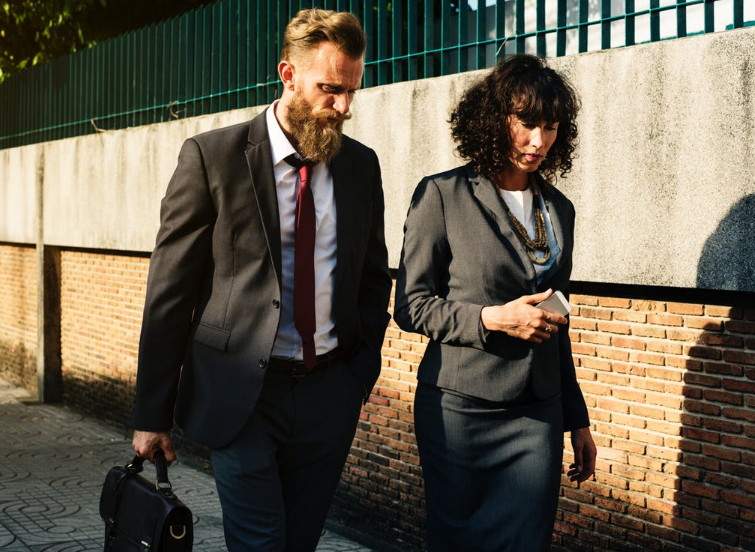 公司變更法人需要哪些材料和程序？